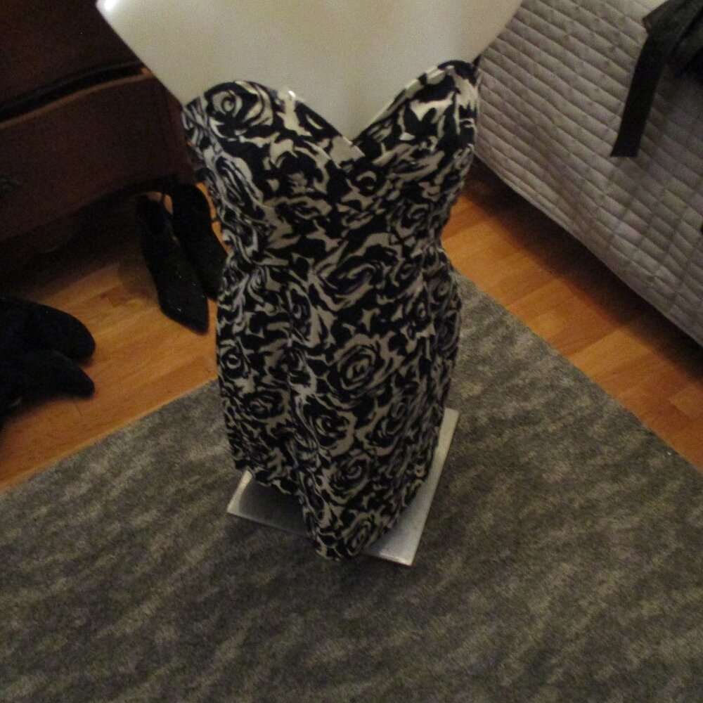 FOREVER 21 STRAPLESS BLACK& WHITE SUN DRESS SZ  L/G